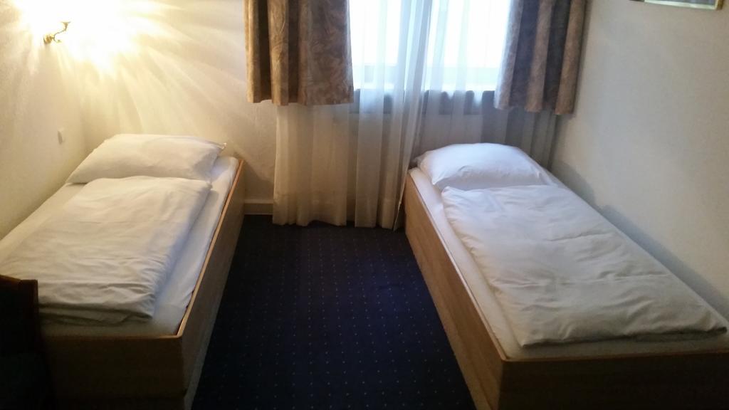 פרנקפורט Hotelgarni Frankfurt חדר תמונה